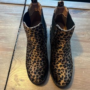 Size 9 suede animal print booties